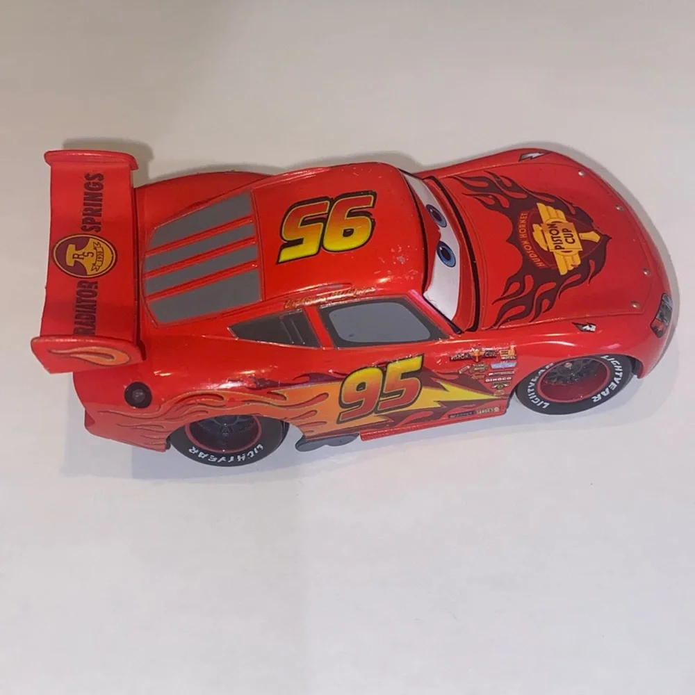 Disney Cars Diecast Lightning McQueen Piston Cup Car